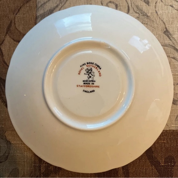 Antique Tea Cup 🌹 & Saucer Red Rose 🌹 Royal Sutherland Fine Bone China 🌹 - Picture 3 of 5